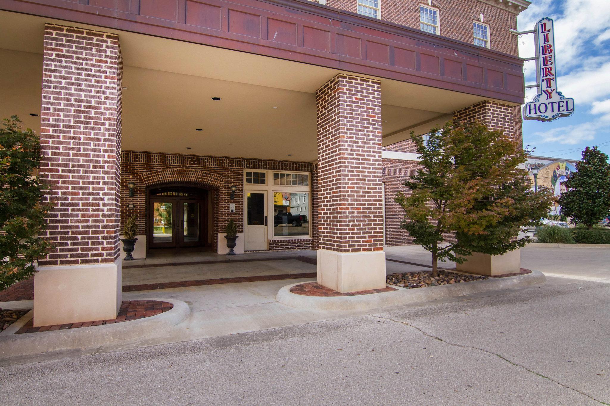 Liberty Hotel, Ascend Hotel Collection Cleburne Exterior photo