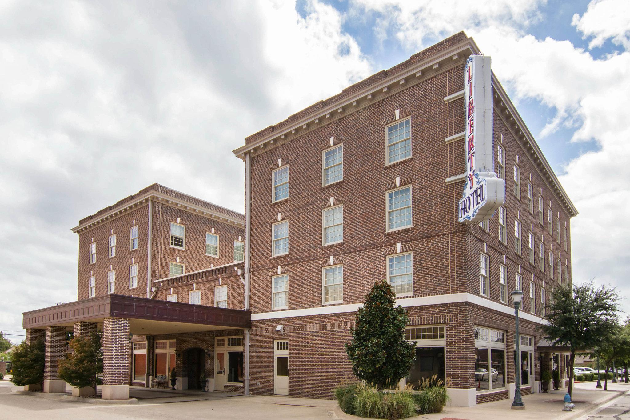 Liberty Hotel, Ascend Hotel Collection Cleburne Exterior photo
